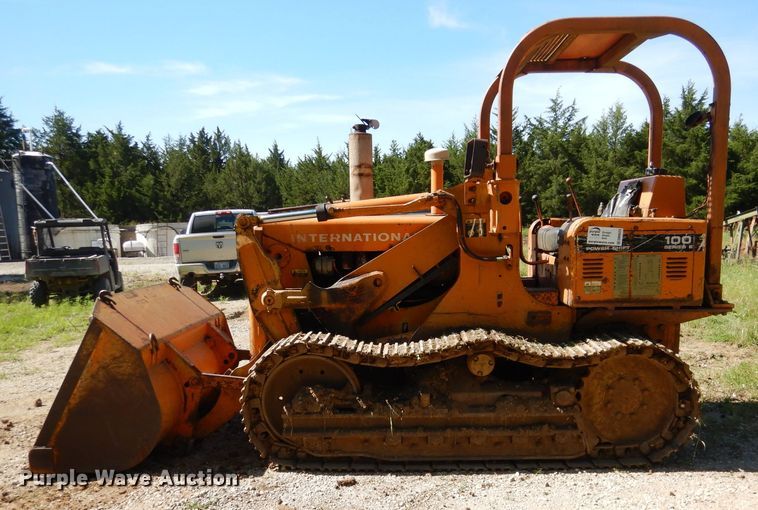 image for item DM0025 1985 International 100E  track loader