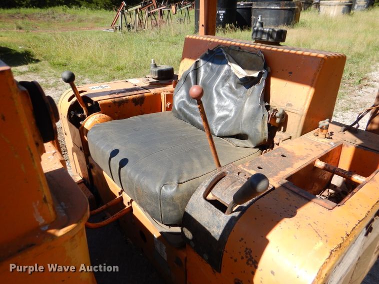 image for item DM0025 1985 International 100E  track loader