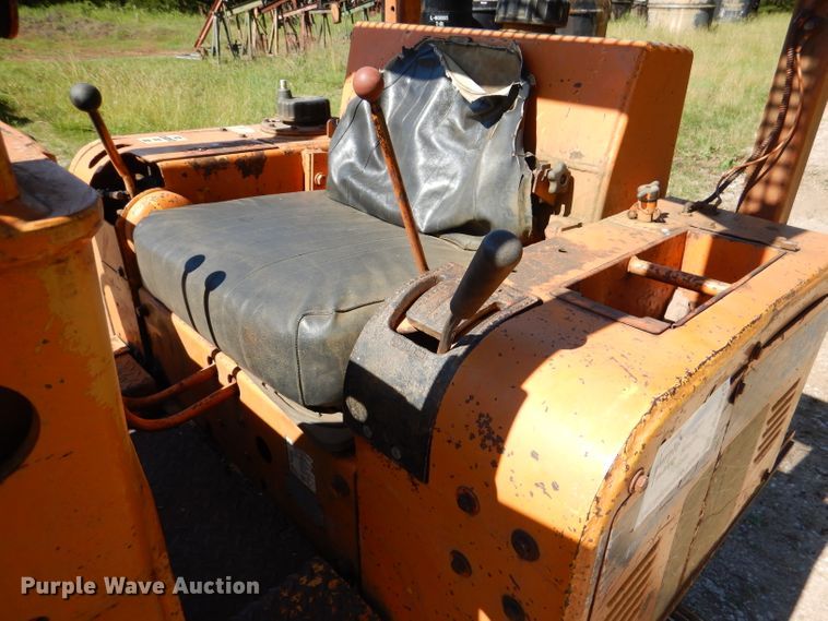 image for item DM0025 1985 International 100E  track loader