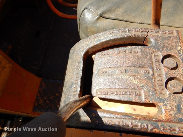 image for item DM0025 1985 International 100E  track loader