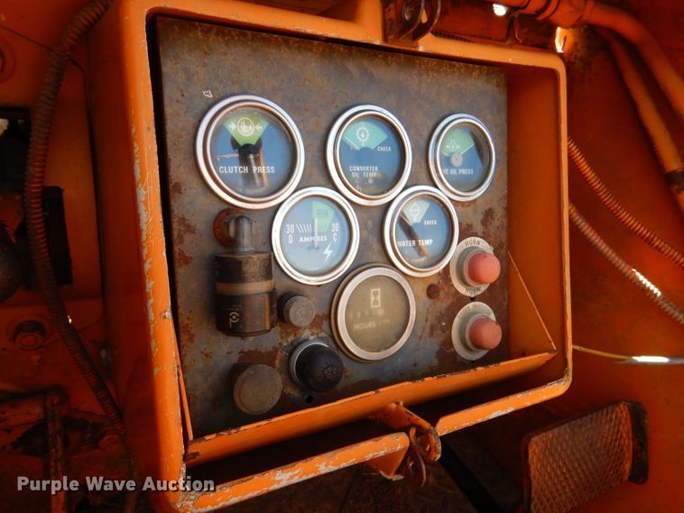 image for item DM0025 1985 International 100E  track loader