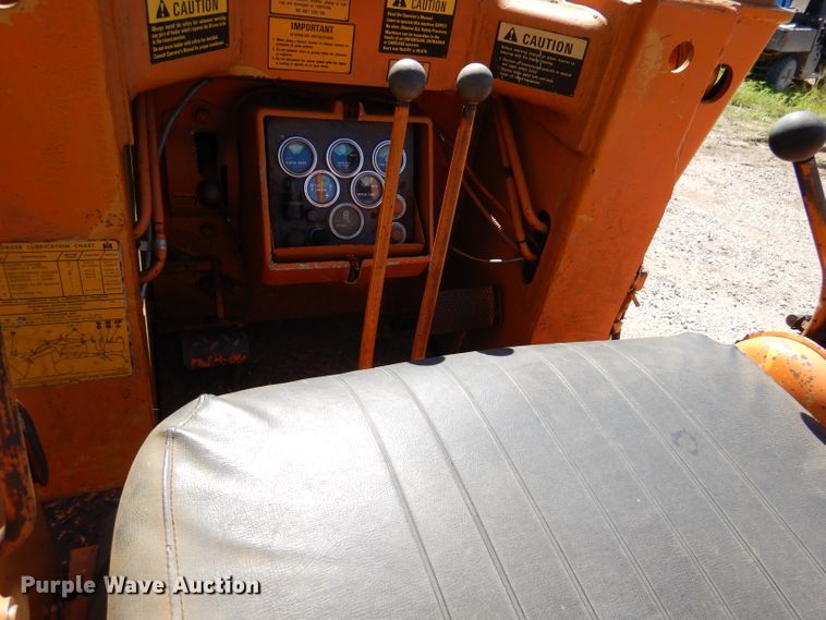 image for item DM0025 1985 International 100E  track loader