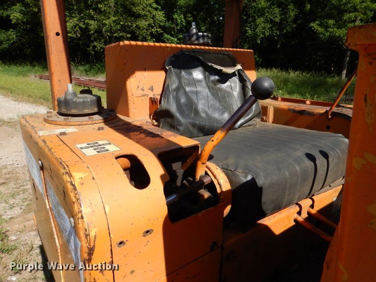 image for item DM0025 1985 International 100E  track loader