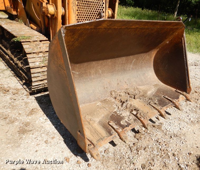 image for item DM0025 1985 International 100E  track loader