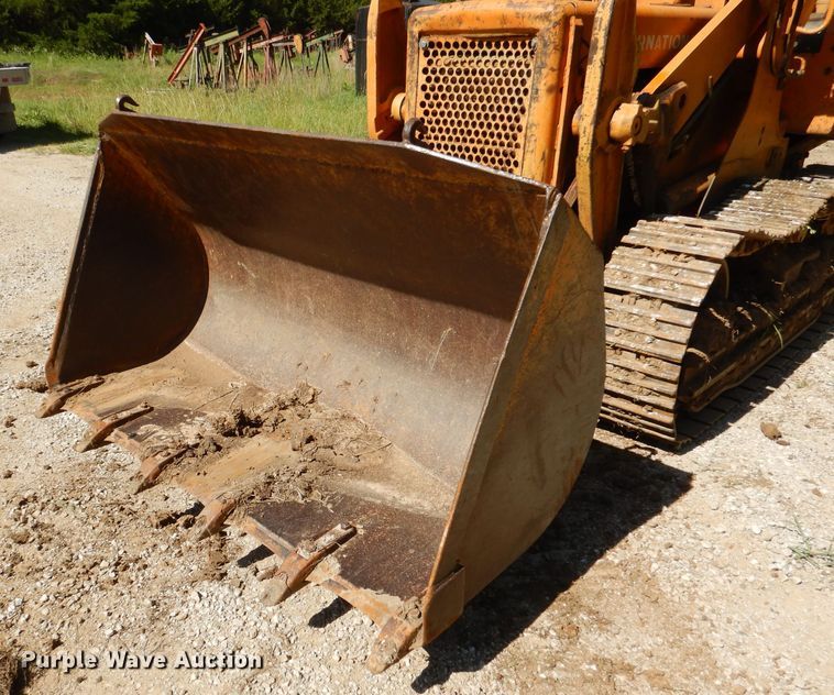 image for item DM0025 1985 International 100E  track loader