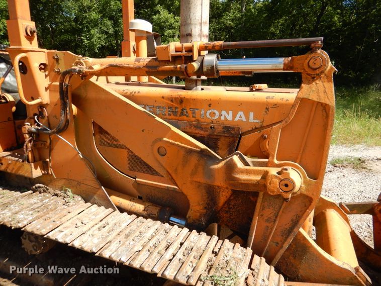 image for item DM0025 1985 International 100E  track loader