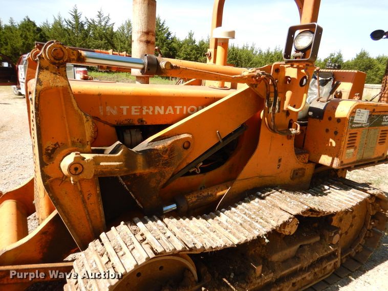 image for item DM0025 1985 International 100E  track loader