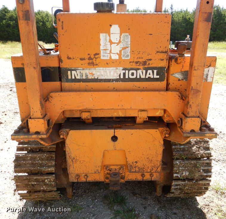 image for item DM0025 1985 International 100E  track loader
