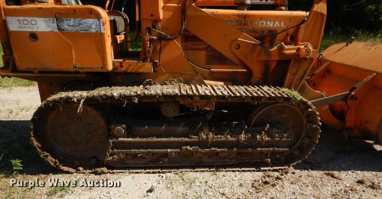 image for item DM0025 1985 International 100E  track loader