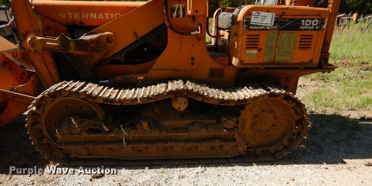 image for item DM0025 1985 International 100E  track loader