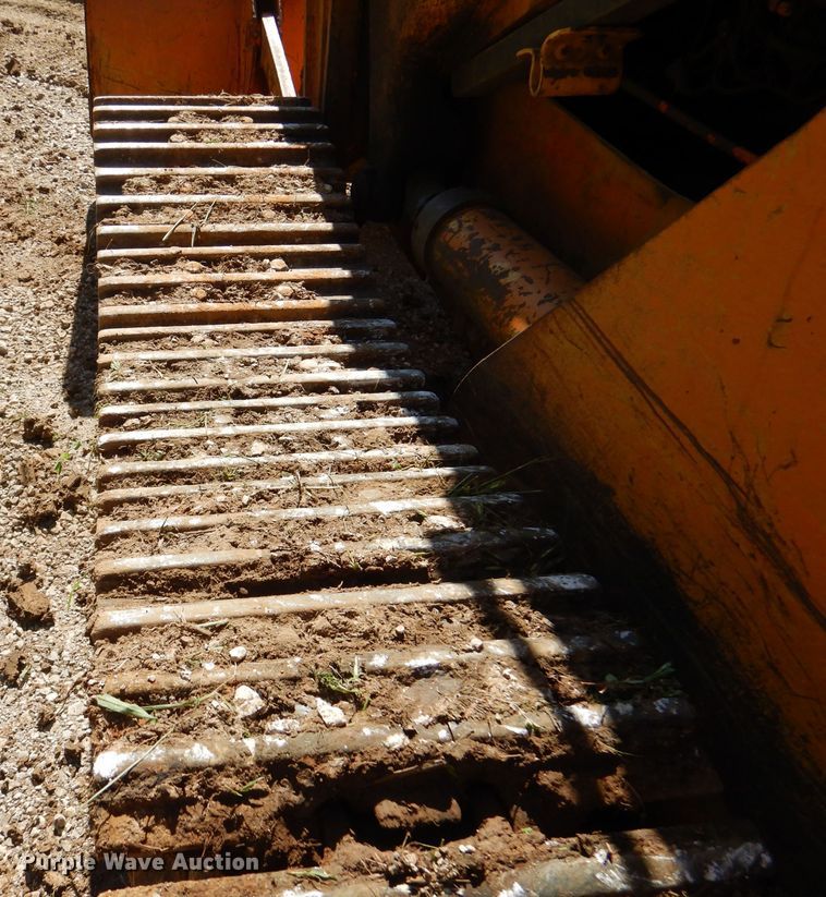 image for item DM0025 1985 International 100E  track loader