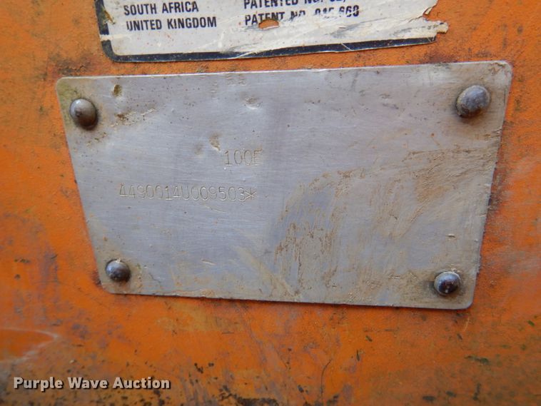 image for item DM0025 1985 International 100E  track loader