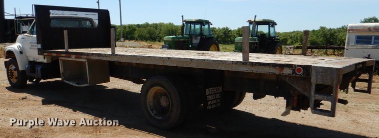 image for item DM0029 1998 Ford F800  flatbed truck