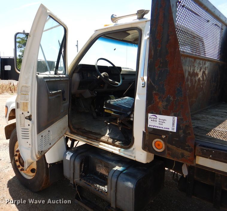 image for item DM0029 1998 Ford F800  flatbed truck