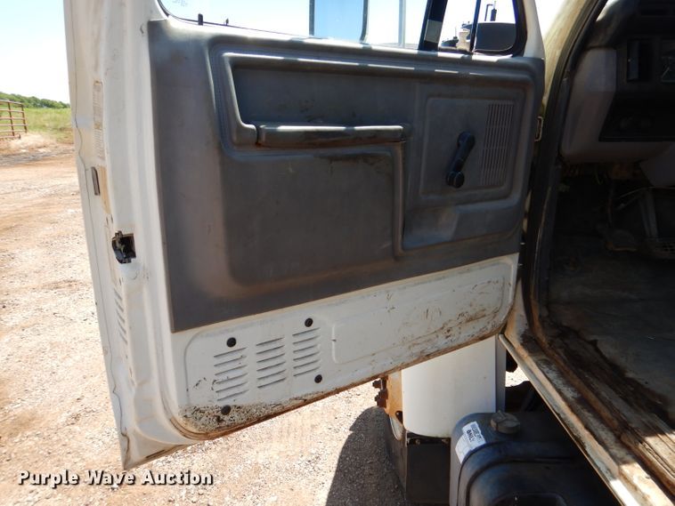 image for item DM0029 1998 Ford F800  flatbed truck