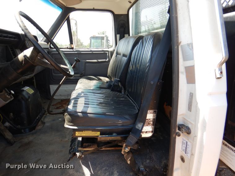 image for item DM0029 1998 Ford F800  flatbed truck