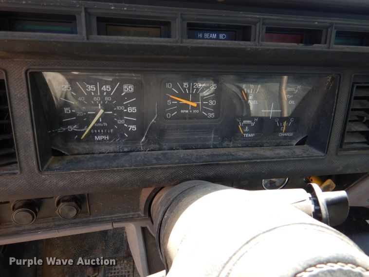 image for item DM0029 1998 Ford F800  flatbed truck