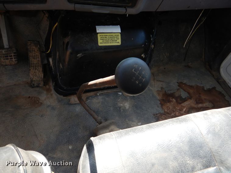 image for item DM0029 1998 Ford F800  flatbed truck