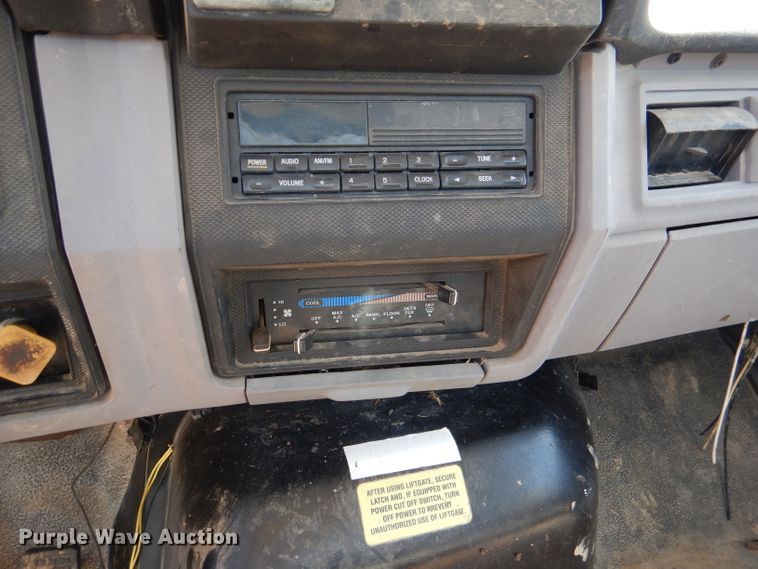 image for item DM0029 1998 Ford F800  flatbed truck