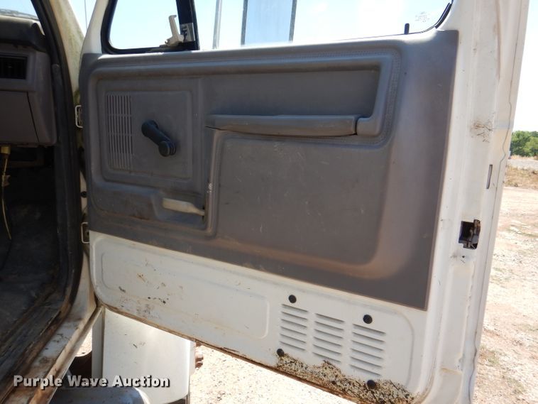 image for item DM0029 1998 Ford F800  flatbed truck