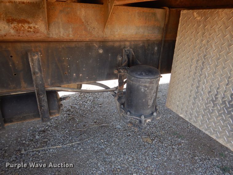 image for item DM0029 1998 Ford F800  flatbed truck