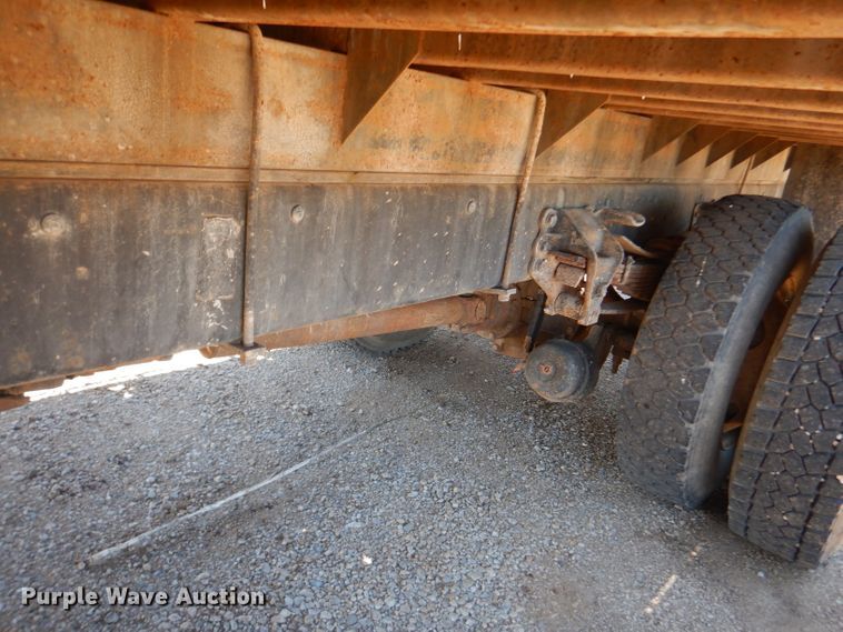 image for item DM0029 1998 Ford F800  flatbed truck