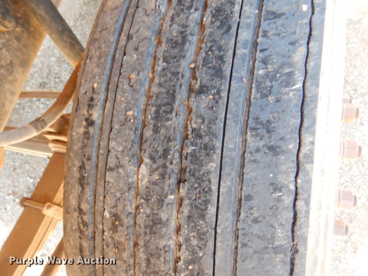 image for item DM0029 1998 Ford F800  flatbed truck