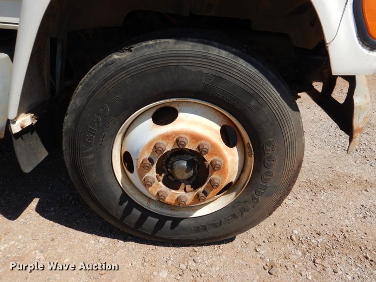 image for item DM0029 1998 Ford F800  flatbed truck