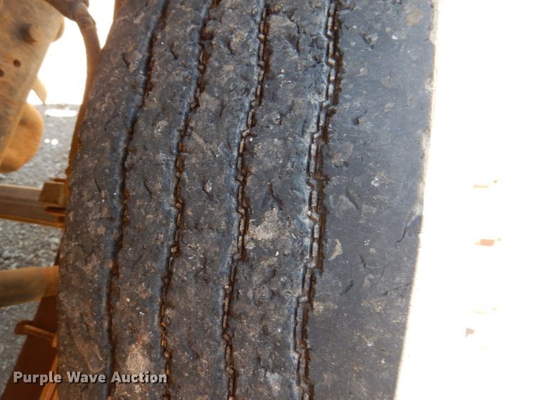 image for item DM0029 1998 Ford F800  flatbed truck