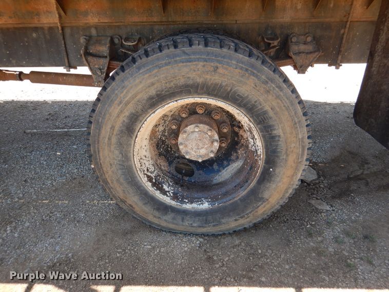 image for item DM0029 1998 Ford F800  flatbed truck