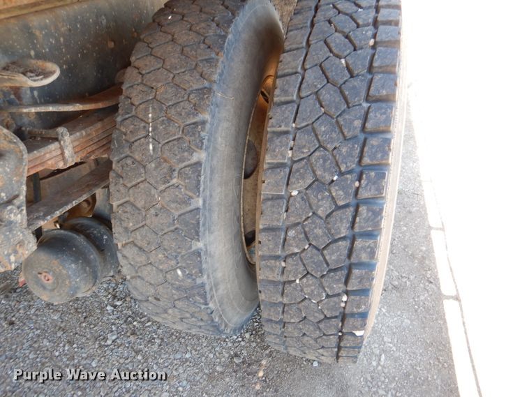 image for item DM0029 1998 Ford F800  flatbed truck