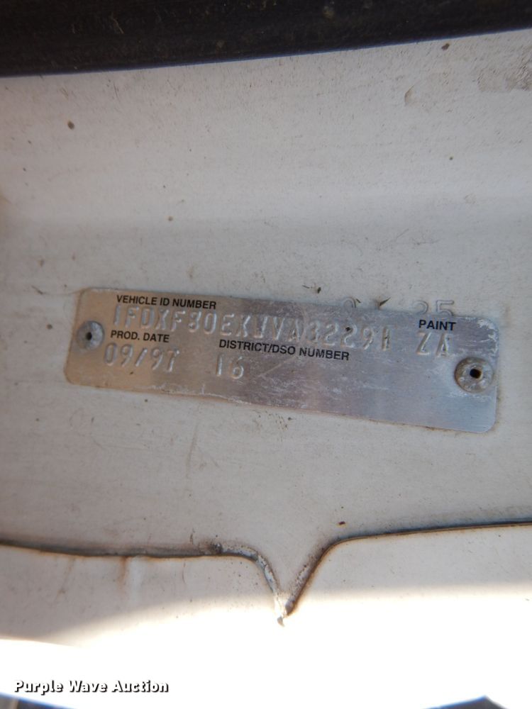 image for item DM0029 1998 Ford F800  flatbed truck