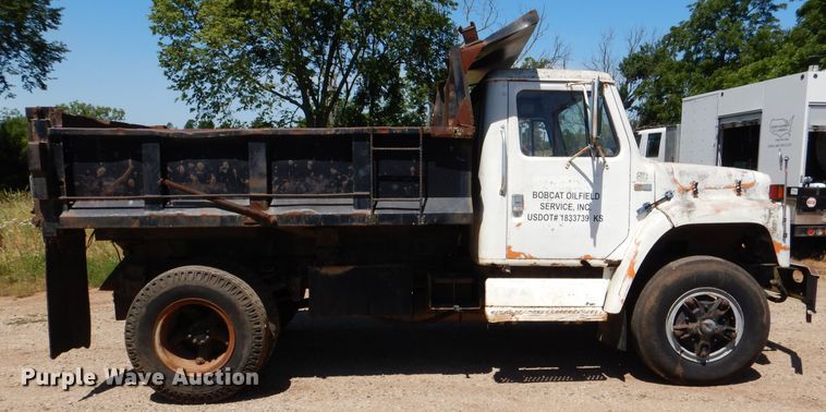 image for item DM0030 1986 International 1754  dump truck