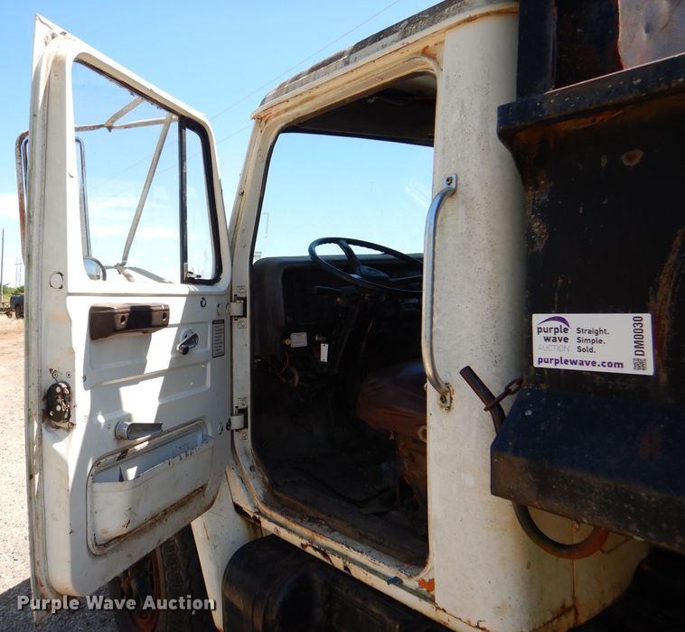 image for item DM0030 1986 International 1754  dump truck