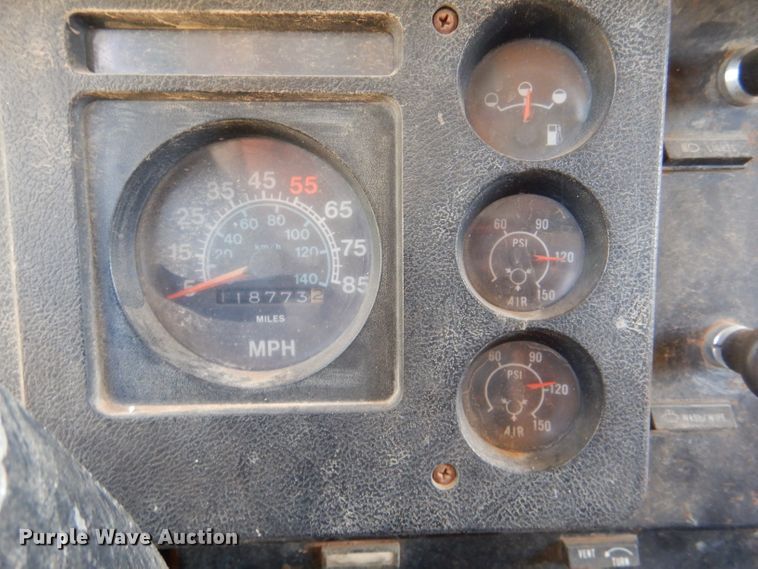 image for item DM0030 1986 International 1754  dump truck