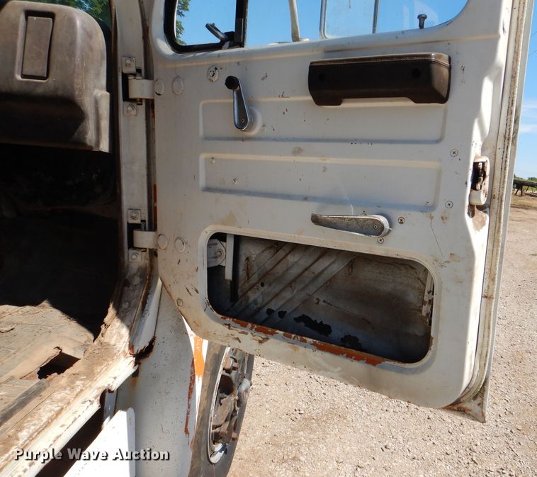 image for item DM0030 1986 International 1754  dump truck