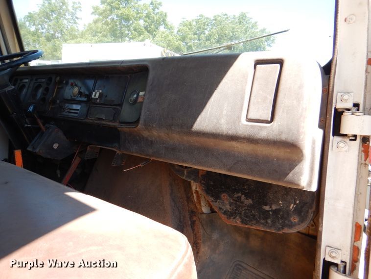 image for item DM0030 1986 International 1754  dump truck