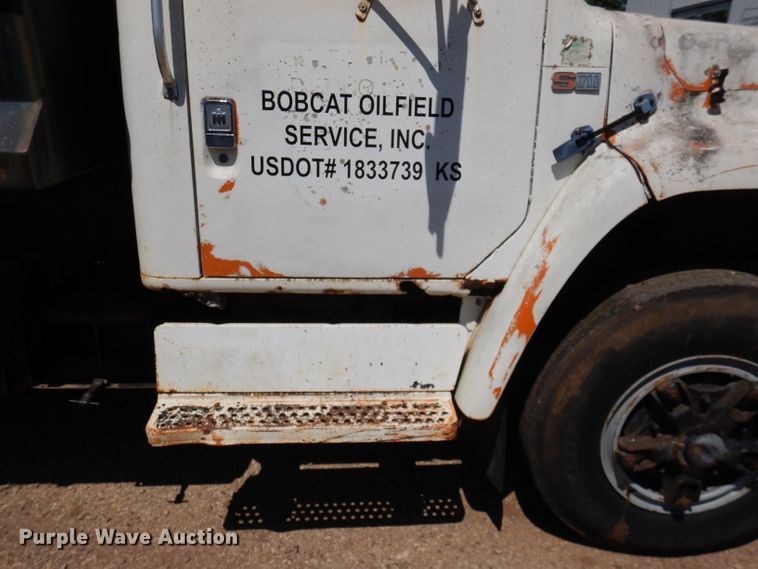 image for item DM0030 1986 International 1754  dump truck