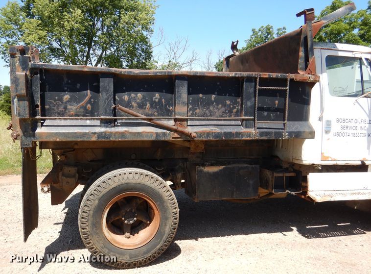 image for item DM0030 1986 International 1754  dump truck
