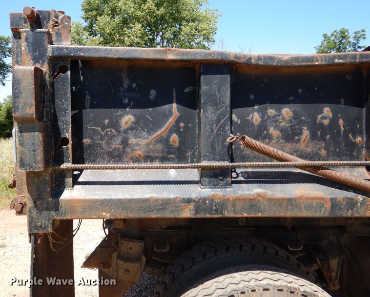 image for item DM0030 1986 International 1754  dump truck