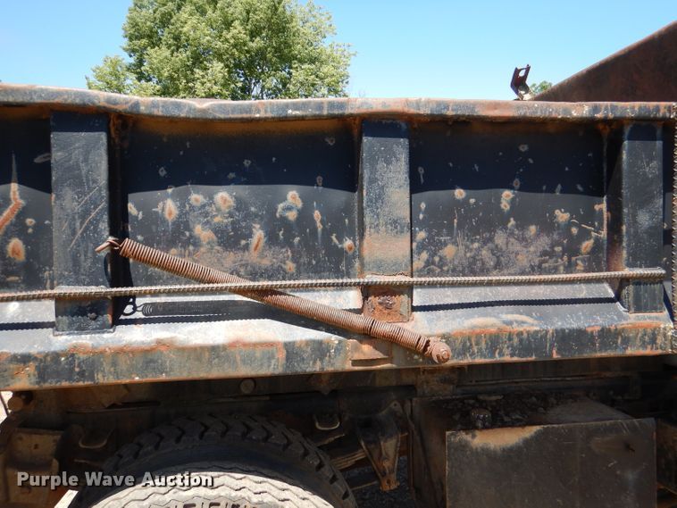 image for item DM0030 1986 International 1754  dump truck