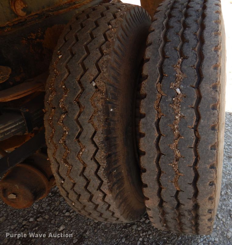 image for item DM0030 1986 International 1754  dump truck