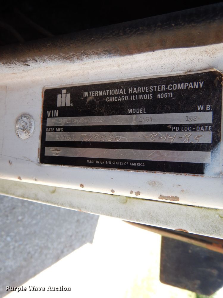 image for item DM0030 1986 International 1754  dump truck