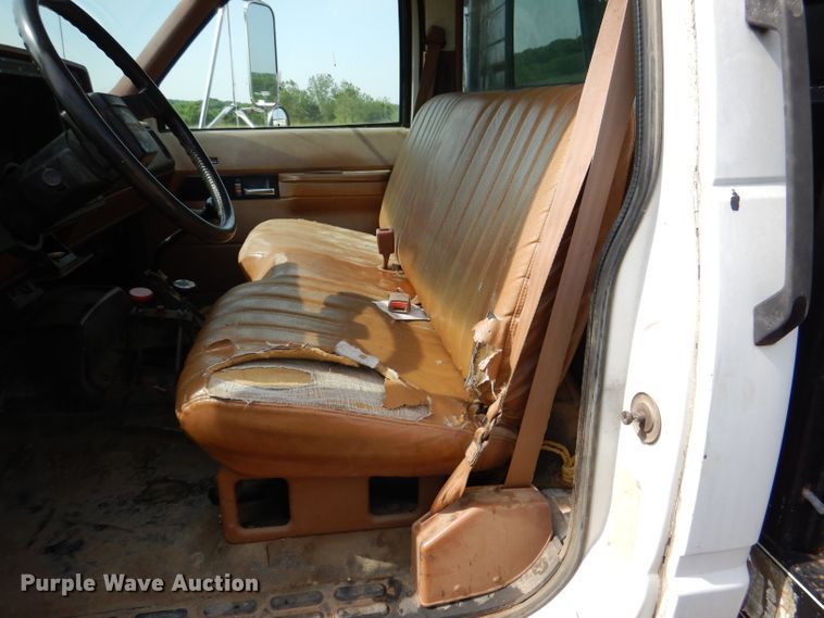 image for item DM0071 1993 GMC TopKick  flatbed truck