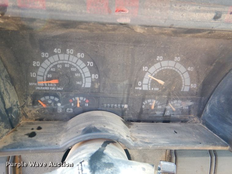 image for item DM0071 1993 GMC TopKick  flatbed truck