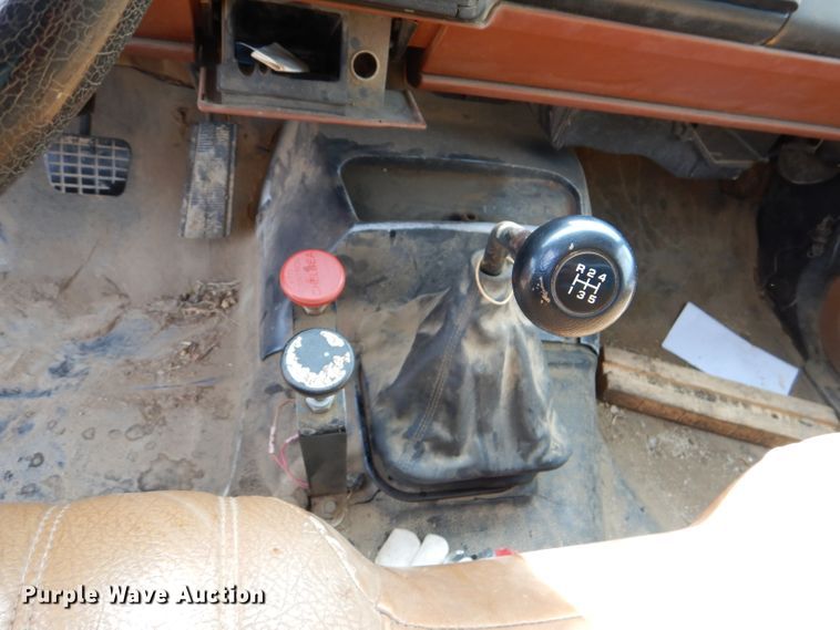 image for item DM0071 1993 GMC TopKick  flatbed truck