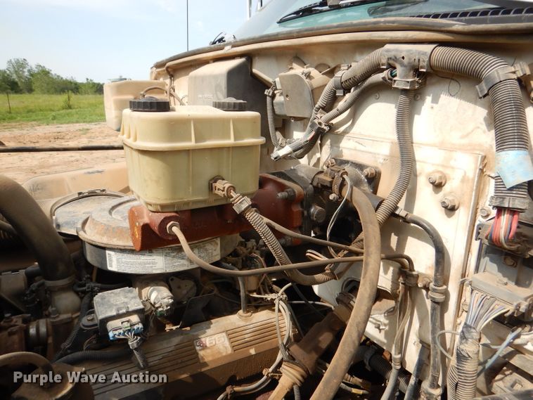 image for item DM0071 1993 GMC TopKick  flatbed truck