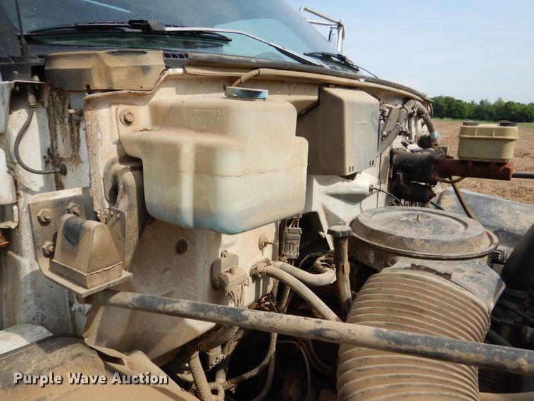 image for item DM0071 1993 GMC TopKick  flatbed truck