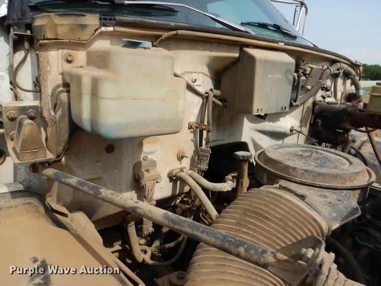 image for item DM0071 1993 GMC TopKick  flatbed truck