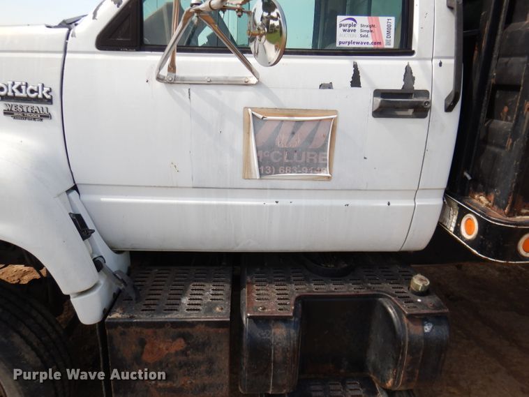 image for item DM0071 1993 GMC TopKick  flatbed truck